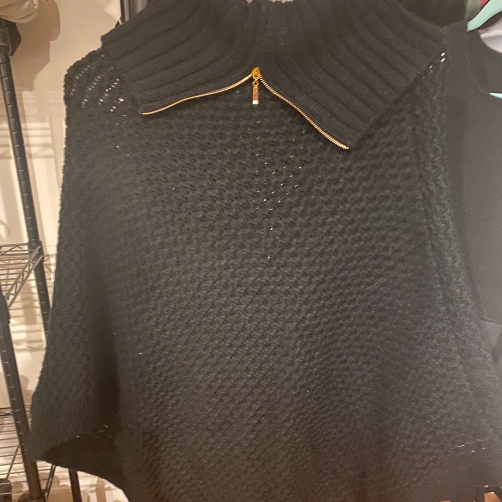 Poncho with gold zip